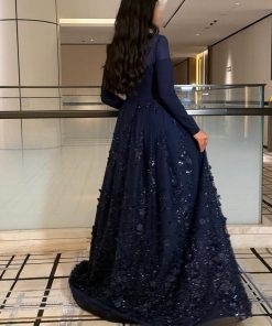 Alternative view of فستان سهرة كحلي بتفاصيل دانتيل فاخرة وتصميم أنيق