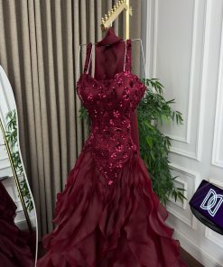 Alternative view of فستان سهرة فاخر بتطريز لامع وطبقات تول