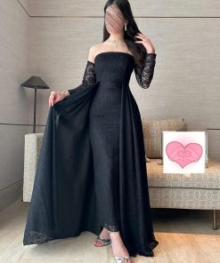 فستان سهرة أسود مزين بالدانتيل مع أكمام طويلة - متجر روزيتا السعودي