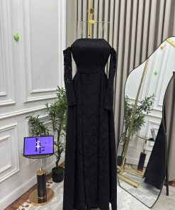 Alternative view of فستان سهرة أسود مزين بالدانتيل مع أكمام طويلة