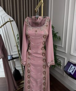 Alternative view of فستان وردي مزين بتفاصيل خرز وتطريزات لامعة