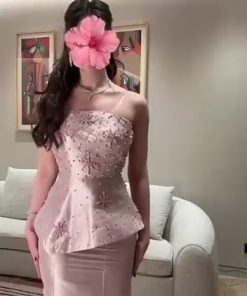 فستان سهرة وردي مزخرف بالخرز