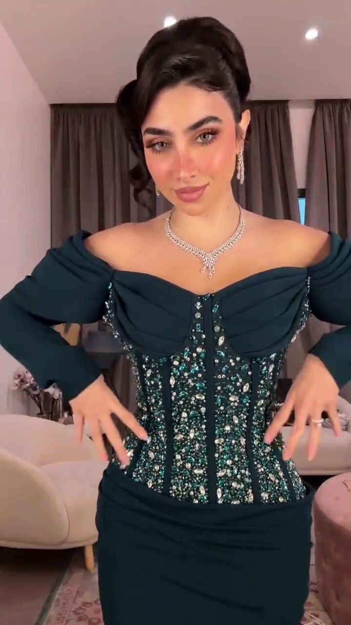 فستان سهرة أزرق بترولي مطرز بتصميم أوف شولدر وأكمام فاخرة