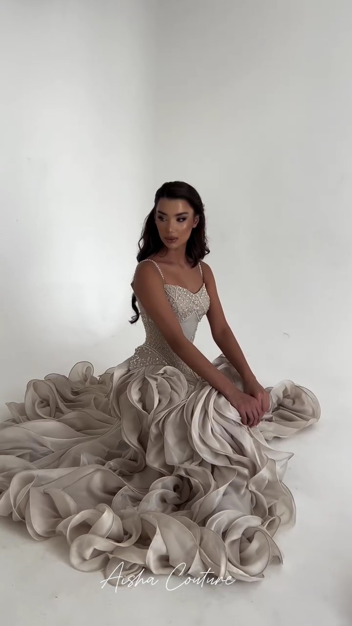 فستان سهرة فاخر من أناقة لا مثيل لها في كل مناسبة - الصورة 3