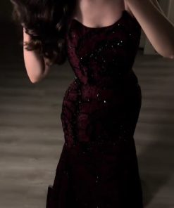 فستان سهرة مزخرف بالأزهار اللامعة من روزيتا – اللون العنابي