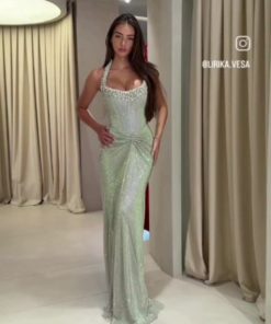 فستان سهرة مزخرف بالخرز اللامع الون الفضي