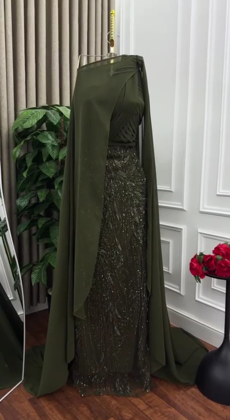 فستان سهرة زيتوني مطرّز مع كاب شيفون طويل إطلالة ملكية فاخر - الصورة 3