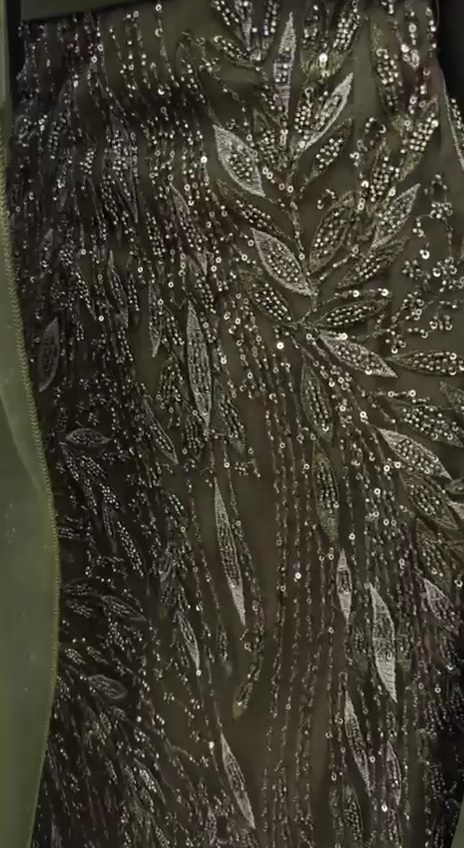 فستان سهرة زيتوني مطرّز مع كاب شيفون طويل إطلالة ملكية فاخر - الصورة 5