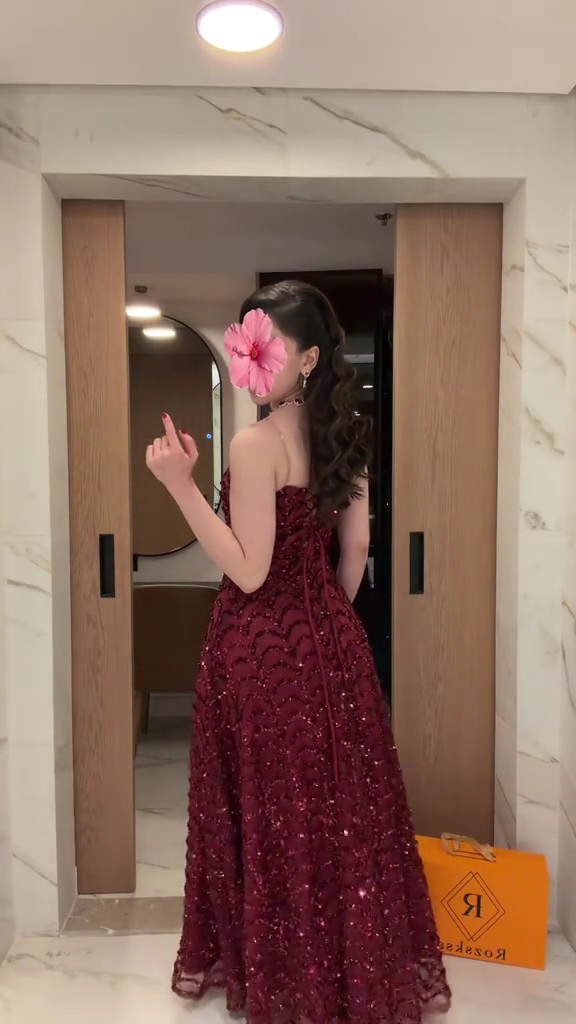 فستان سهرة عنابي مزخرف بالترترتصميم فاخر وأنيق للسهرات والمناسبات - الصورة 5