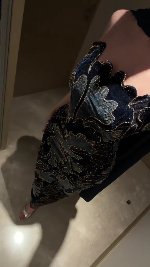 فساتين قطيفه تطريز بطانه باربي +شال جورجيت