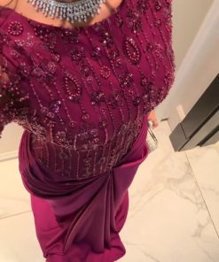 فستان سهرة عنابي مزين بتطريزات لؤلؤية