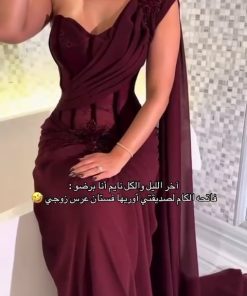 فستان سهرة برغندي بتصميم كتف واحد وتطريز نجمي فاخر