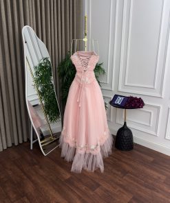 Alternative view of فستان سهرة وردي فاتح بتصميم كورسيه وتنورة تول طبقات