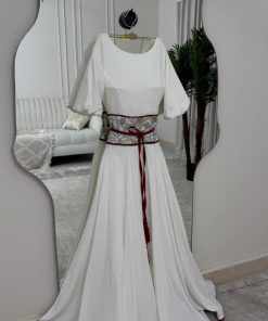 Alternative view of فستان مناسبة بلون أبيض