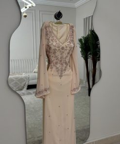 Alternative view of فساتين مناسبات ناعمة