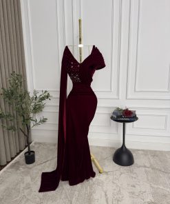 Alternative view of فستان سهرة مخمل طويل