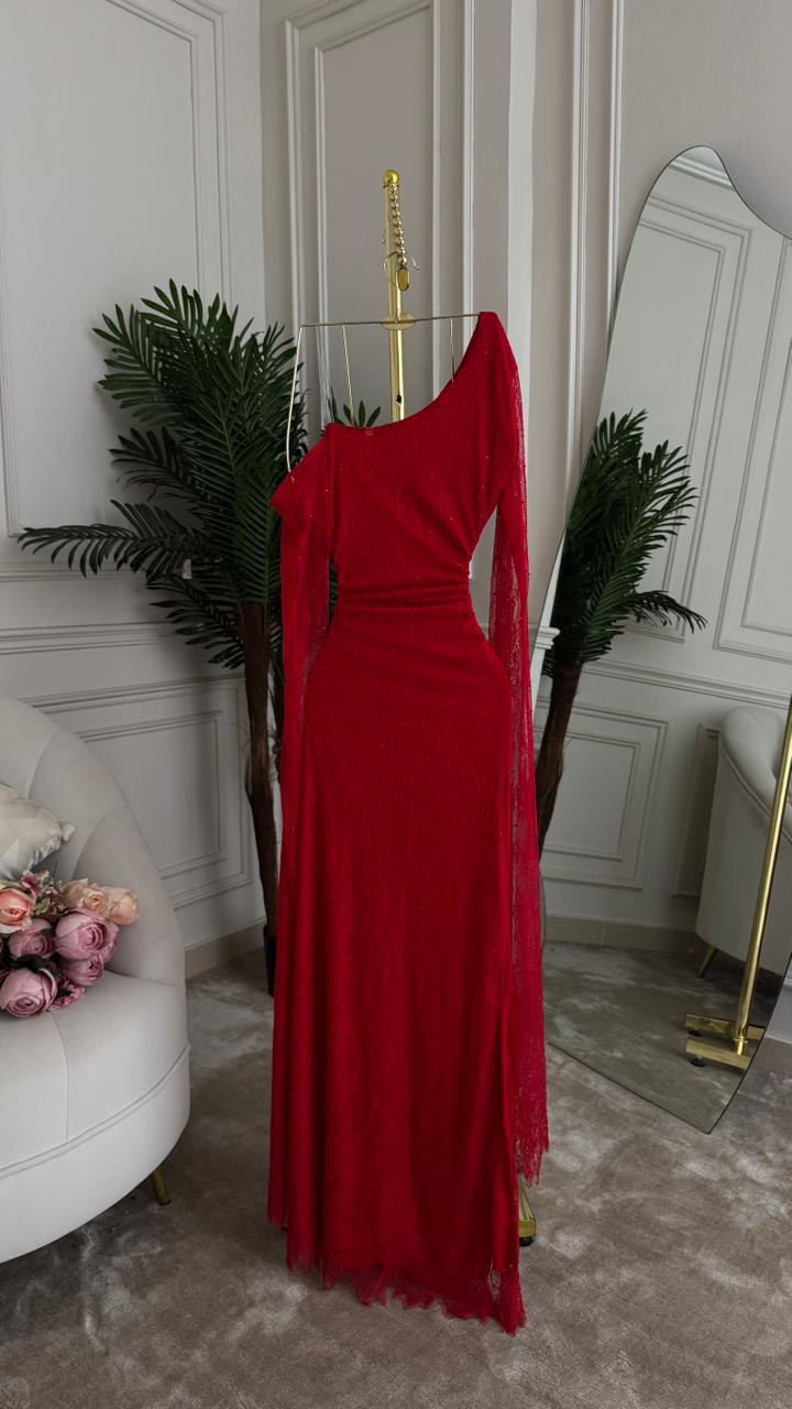 فستان سهرة أحمر دانتيل بأكمام منسدلة تصميم أنثوي فاخر - الصورة 5
