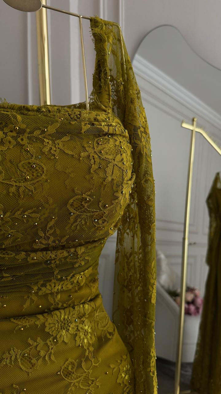 فستان سهرة تفاحي دانتيل بأكمام طويلة تصميم أنيق وفاخر - الصورة 5