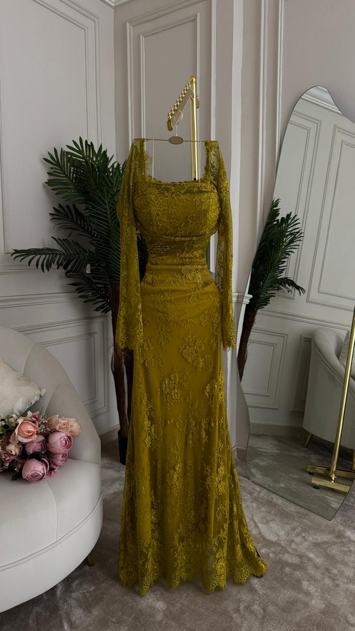 فستان سهرة تفاحي دانتيل بأكمام طويلة تصميم أنيق وفاخر - الصورة 3