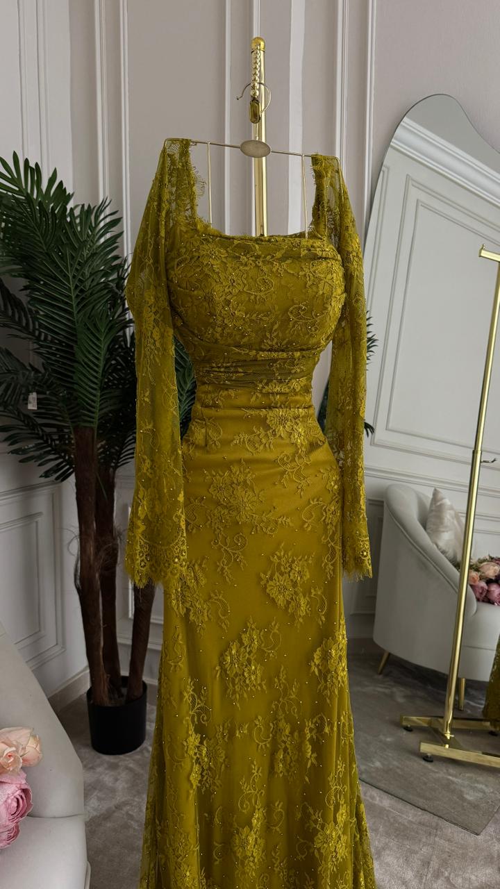 فستان سهرة تفاحي دانتيل بأكمام طويلة تصميم أنيق وفاخر - الصورة 2
