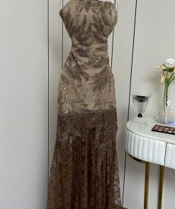 فستان سهرة بيج مطرز بتفاصيل فاخرة