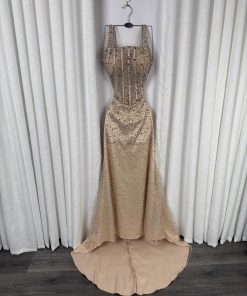 Alternative view of فستان سهرة بيج شامبان مطرز بحبات لامعة وذيل أنيق