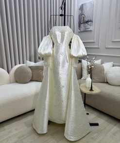 فستان سهرة أوف وايت فاخر بأكمام منفوخة