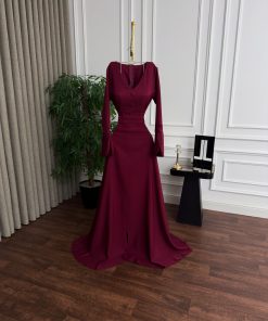 Alternative view of فستان سهرة عنابي فاخر بأكمام طويلة وقصة أنثوية أنيقة