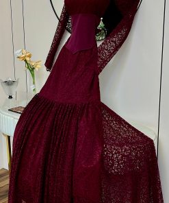 Alternative view of فستان سهرة عنابي دانتيل وأكمام طويلة