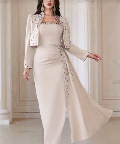 فستان سهرة كريمي بتصميم راقٍ مع جاكيت قصير