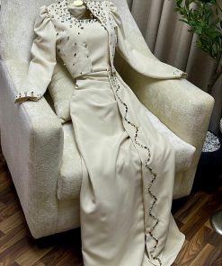 Alternative view of فستان سهرة كريمي بتصميم راقٍ مع جاكيت قصير