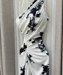 فستان العيد لون ابيض فى اسود