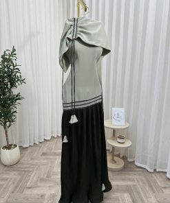 Alternative view of فستان سهرة أنيق بلون رمادي فاتح مع تنورة سوداء