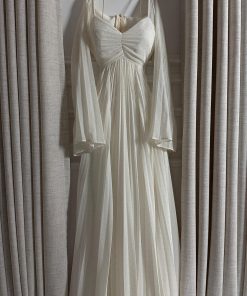 Alternative view of فستان سهرة أبيض ناعم مناسب للحوامل بقصة مريحة وأكمام شفافة