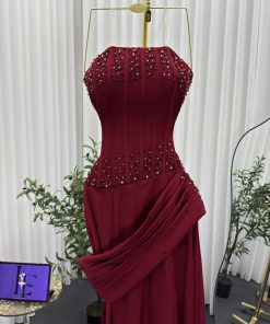 Alternative view of فستان سهرة عنابي مطرز بالخرز بقصة أنيقة وانسيابية