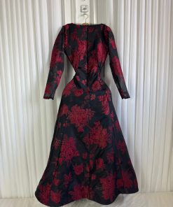 Alternative view of فستان سهرة لون اسود في احمر