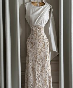 Alternative view of فستان سهرة أبيض دانتيل أنيق بقصة راقية