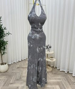 فستان سهرة رمادي لامع بتصميم هالتر مزهر