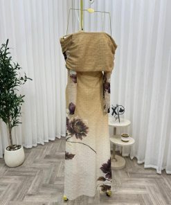 فستان شيفون بيج مزهر بتصميم أنيق وناعم