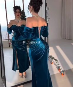 Alternative view of فستان سهرة مخمل أخضر بترولي مخملي بقصة أوف شولدر مزين بالكريستال