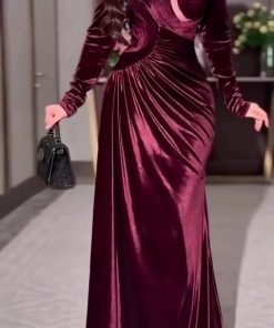 فستان سهرة مخمل