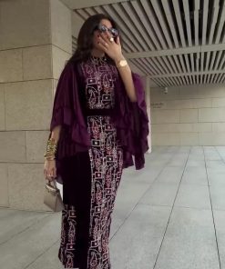 فستان أنيق بنفسجي مع عباءة من روزيتا – تصميم عصري للمناسبات الخاصة