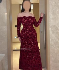 فستان سهرة عنابي دانتيل أوف شولدر بأكمام طويلة – تصميم أنيق | متجر روزيتا السعودي