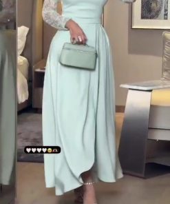 فستان سهرة سماوي بأكمام مطرزة وقصة أنيقة