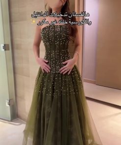 فستان سهرة أخضر زيتي مطرز باللؤلؤ – تصميم فاخر | روزيتا السعودية