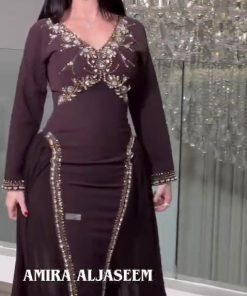 فستان سهرة بني أكمام طويلة