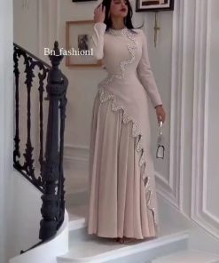 فستان سهرة موف فاتح بتطريز فضي وتصميم أنيق غير متماثل