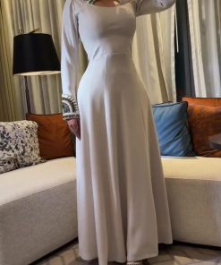 فستان سهرة بيج فاخر بتطريز تراثي وأكمام طويلة أنيقة