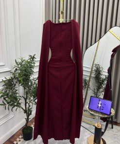 Alternative view of فستان سهرة عنابي أنيق بقصة ناعمة