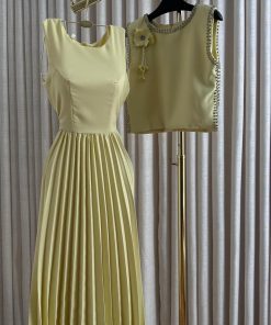 Alternative view of فستان أصفر فاتح بقصة ميدي وكسرات أنيقة